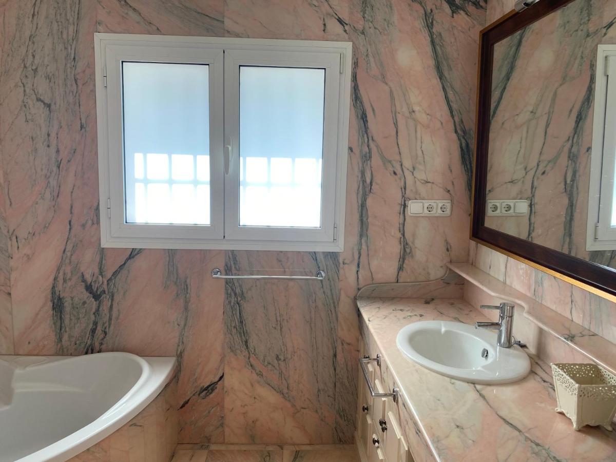 Apartamentos Villa Torreblanca Фуeнхирола Екстериор снимка