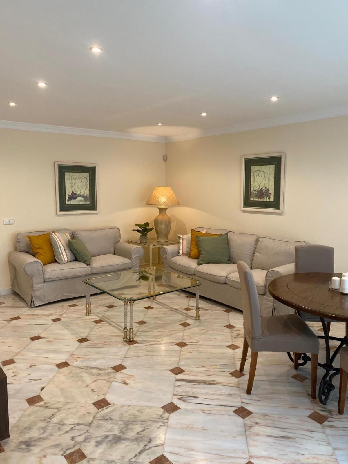 Apartamentos Villa Torreblanca Фуeнхирола Екстериор снимка